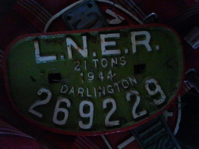 Train plates